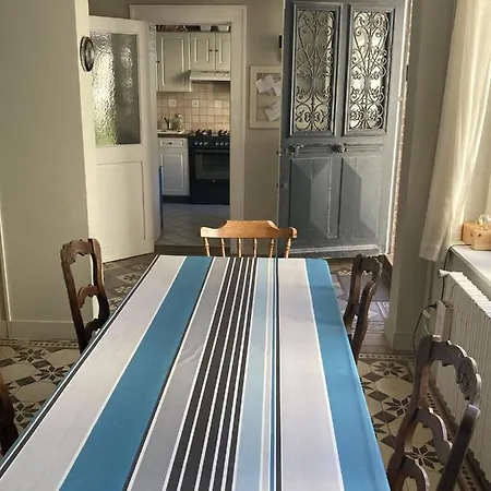 Сasa de vacaciones Maison A 50 Metres De La *